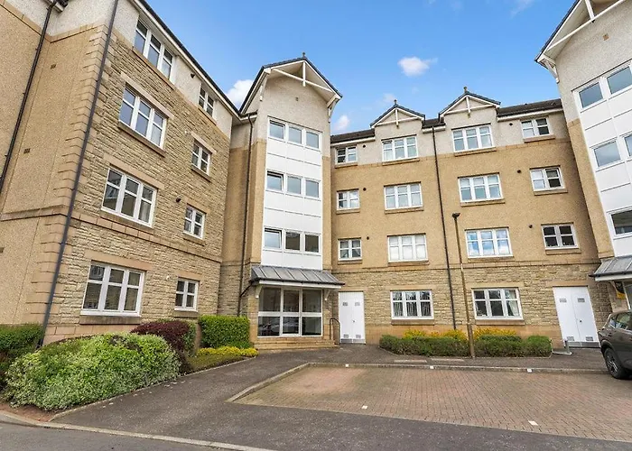 Modern 1Br Flat - Free Parking + Lift